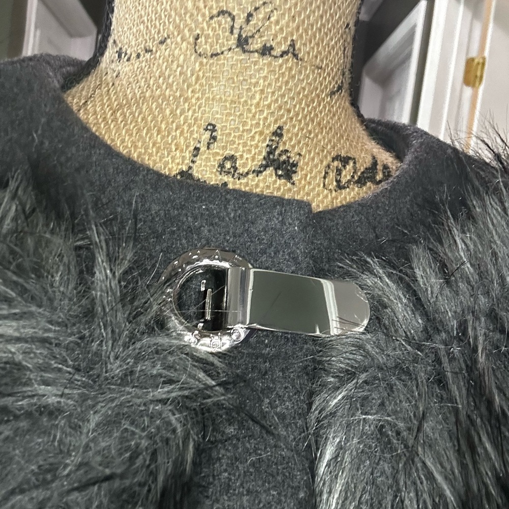 Michael Kors ❤️ Faux Fur Vest Women’s Size Large $450.
~Never Worn~ - Picture 5 of 13